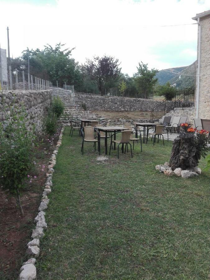 Hotel Xenonas Souliou Samonída Exterior foto